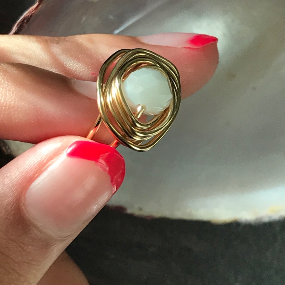 gold ring - Picture 3 of 3